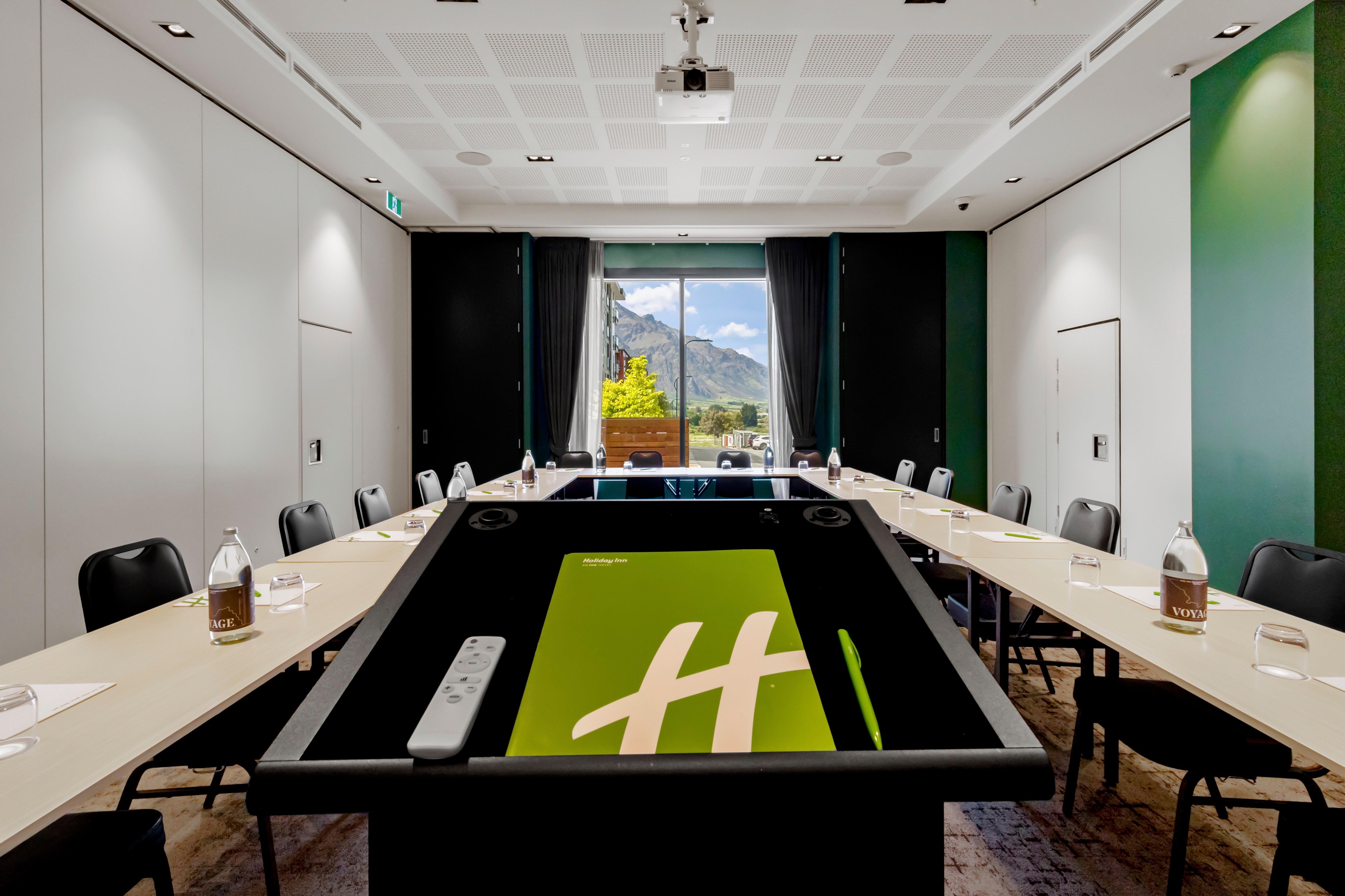 Holiday Inn Queenstown Remarkables Park Exterior foto