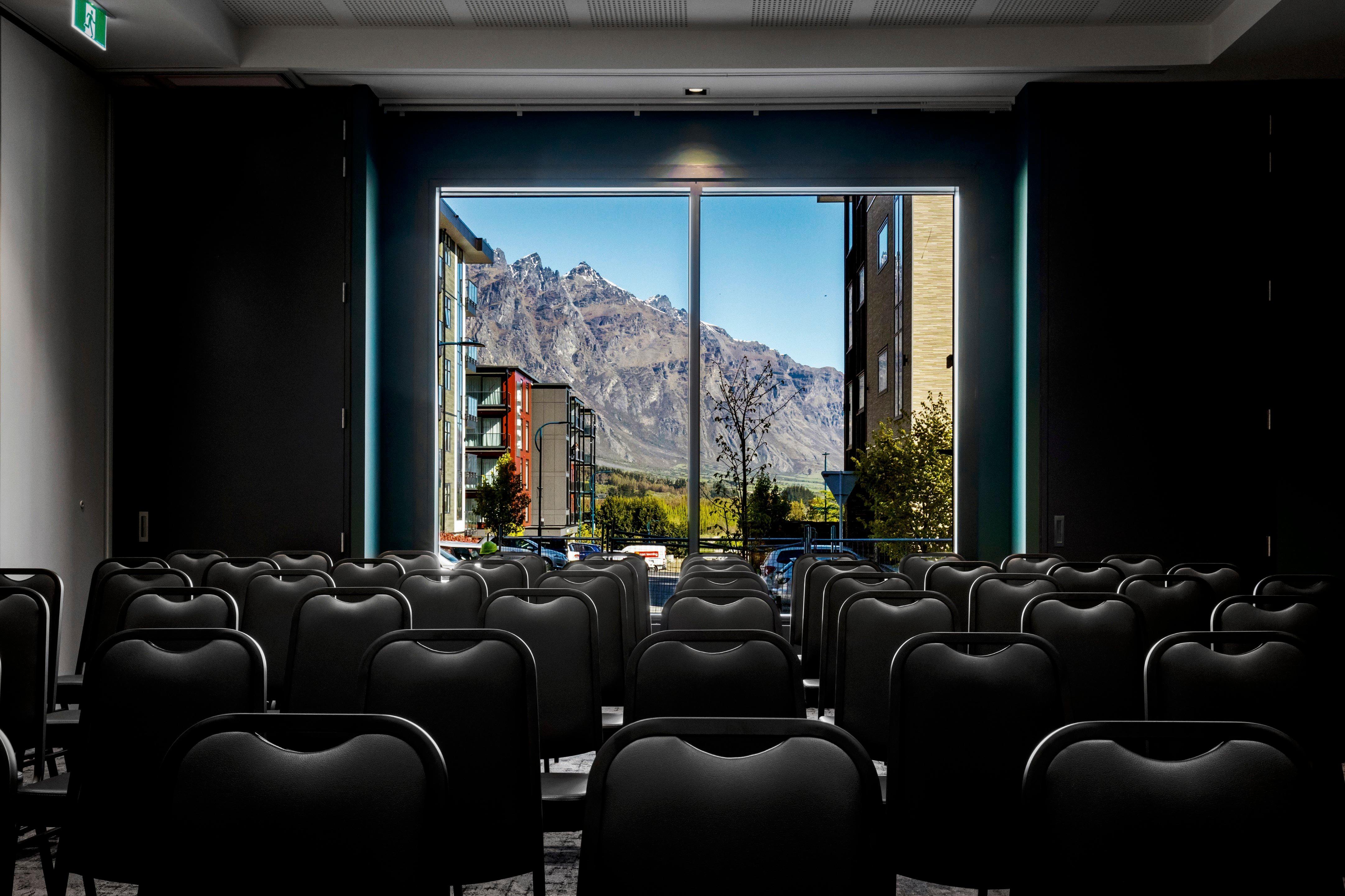 Holiday Inn Queenstown Remarkables Park Exterior foto