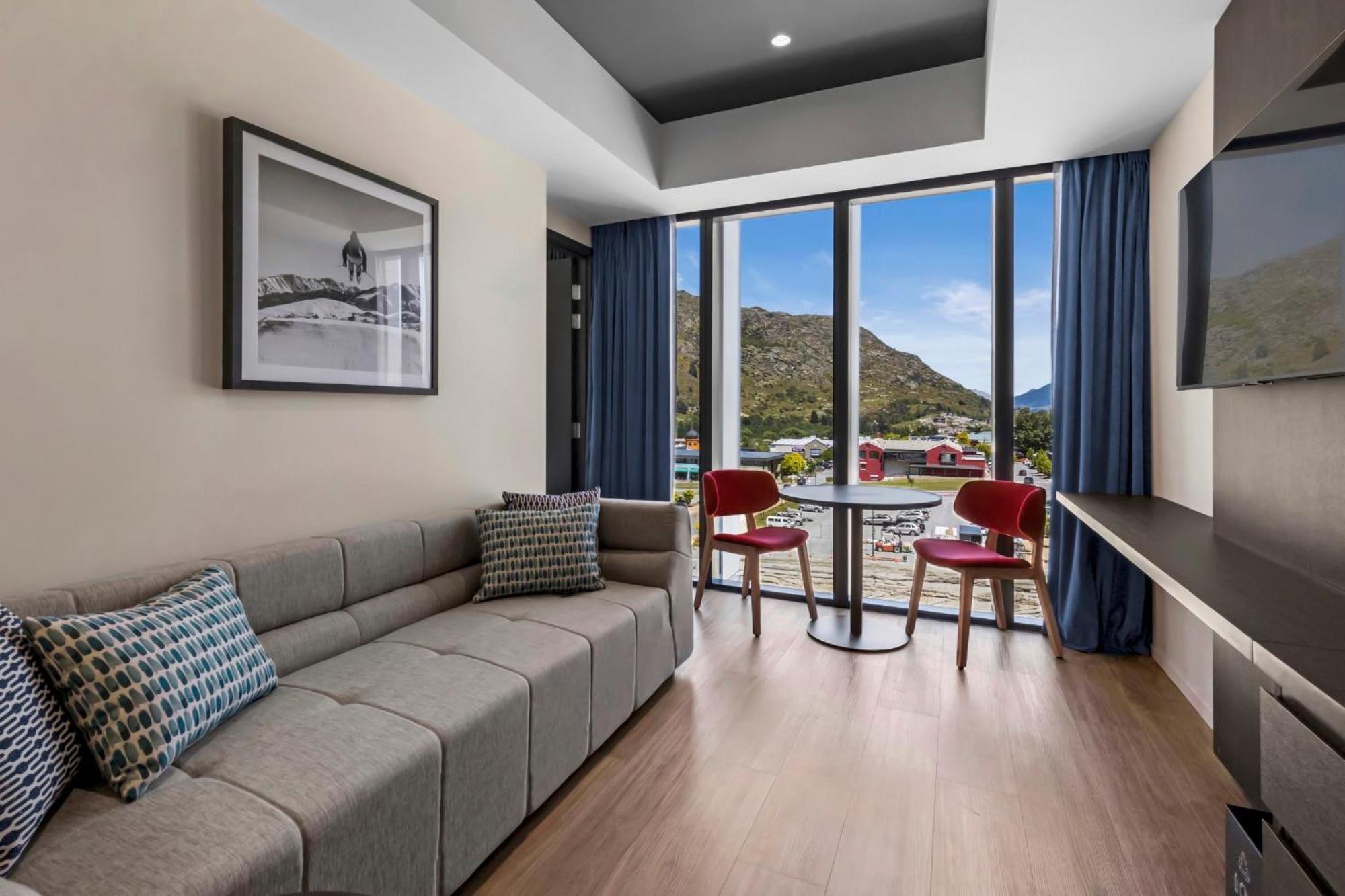 Holiday Inn Queenstown Remarkables Park Exterior foto