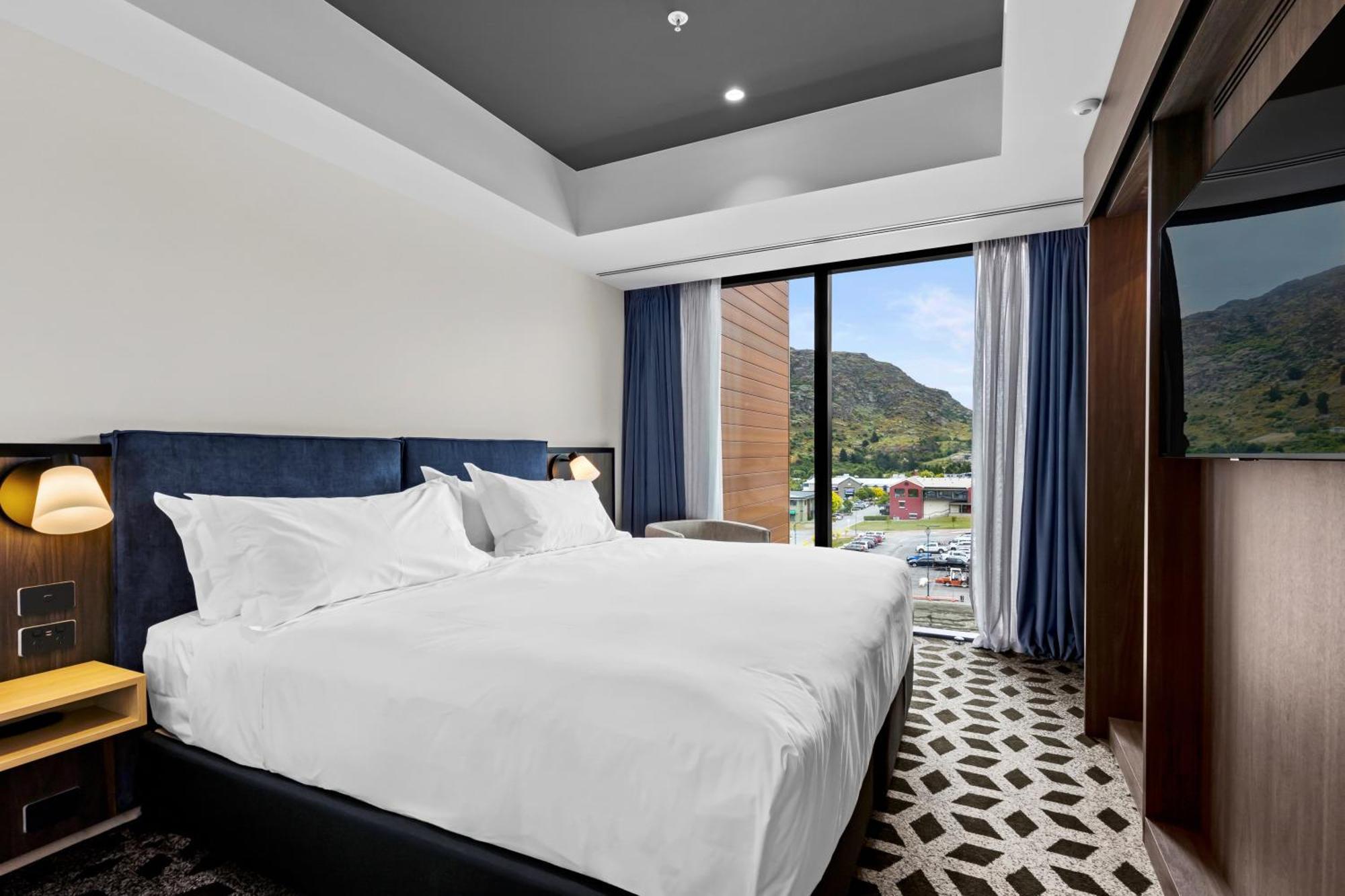 Holiday Inn Queenstown Remarkables Park Exterior foto